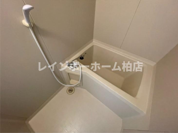 バス・シャワールーム　落ち着いた空間のお風呂です