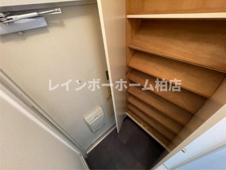 玄関　シューズボックスがあります