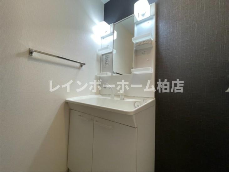 洗面設備　独立洗面台です