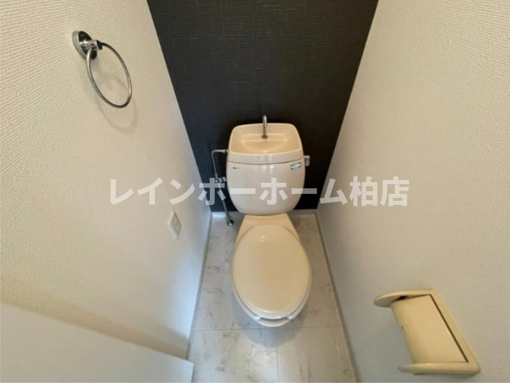 トイレ　温水洗浄便座です