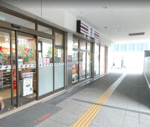 コンビニ　セブンイレブン勝どき駅前店（コンビニ）まで3m