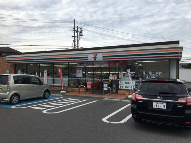 コンビニ　セブンイレブン和歌山出水店（コンビニ）まで590m