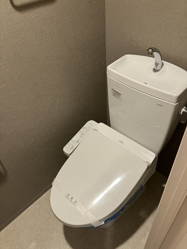 トイレ　■温水洗浄便座■ウォールキャビネット収納付き♪