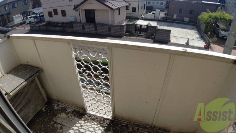 バルコニー　バルコニーは幅もしっかりあって洗濯物がはかどりそうですね。