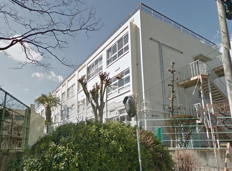 中学校　中野区立第八中学校（中学校）まで910m