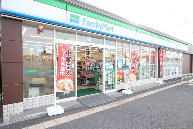コンビニ　ファミリーマート　六会日大駅前店（コンビニ）まで450m