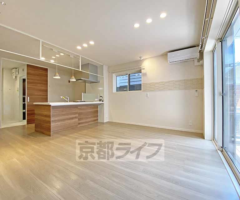 居室・リビング　北山駅近くの大人気シャーメゾンです。