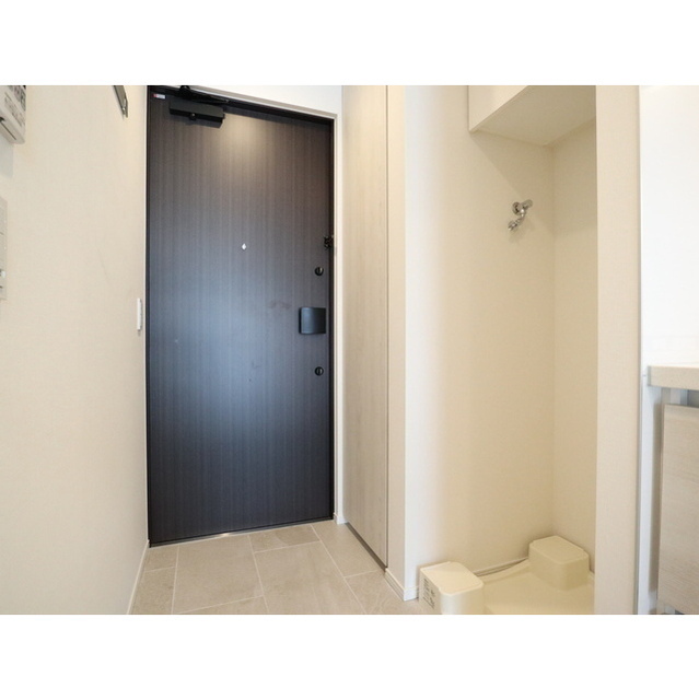 玄関　写真は同タイプ住居です。