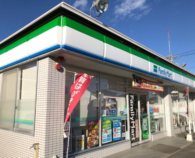 コンビニ　ファミリーマート　掛川成滝店（コンビニ）まで200m