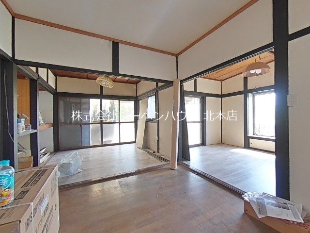 居室・リビング　工事中の写真です。
