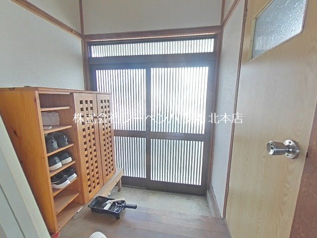 玄関　工事中の写真です。