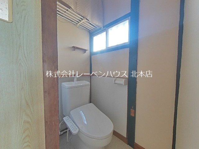 トイレ　工事中の写真です。