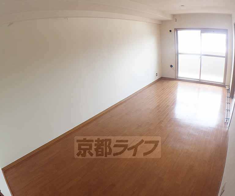 居室・リビング　とても広々としたお部屋です。