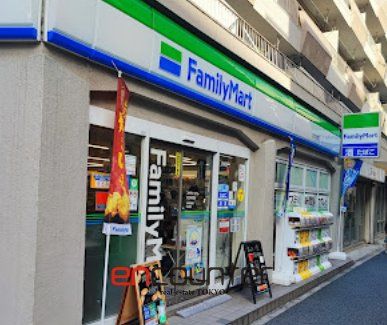 コンビニ　ファミリーマート文京本郷店（コンビニ）まで150m