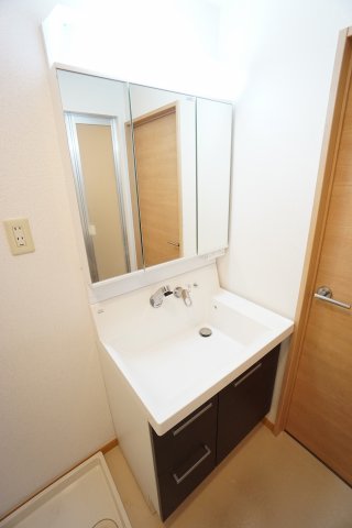 洗面設備　※同物件・同タイプの写真です。