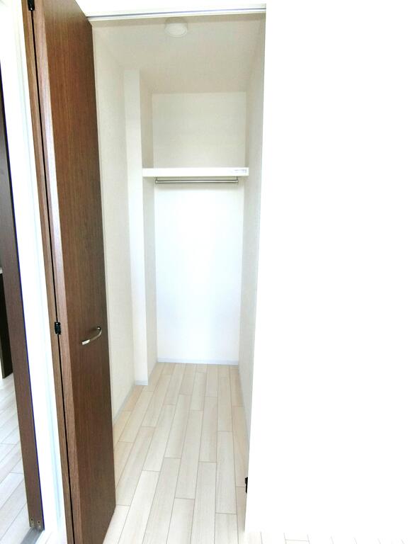 収納　同型物件、配色に違いあり