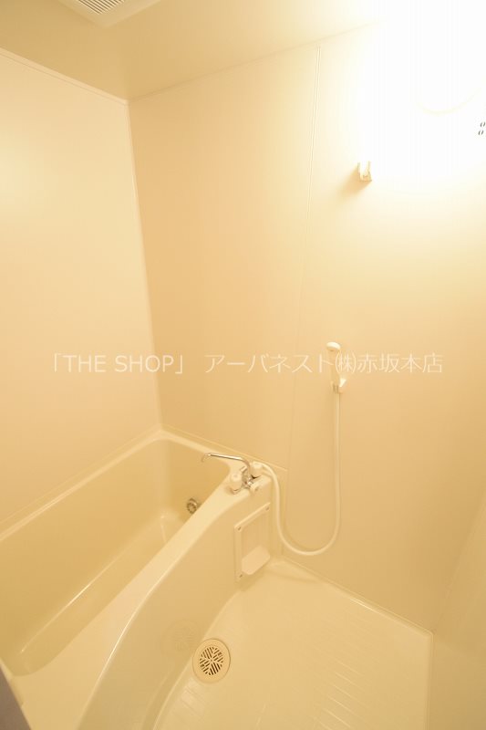 バス・シャワールーム　追炊き機能付きバス。