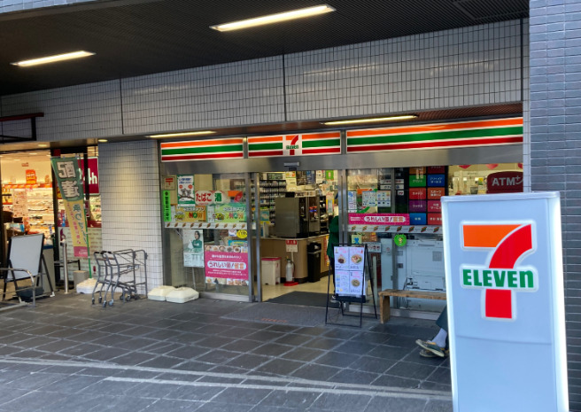 コンビニ　セブン-イレブン 西麻布4丁目店（コンビニ）まで563m