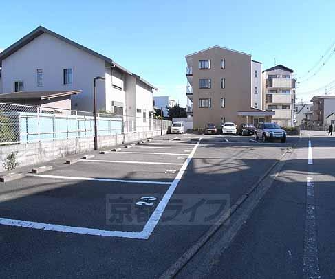 駐車場　広々駐車場。