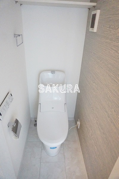 トイレ　落ち着いた色調のトイレです♪