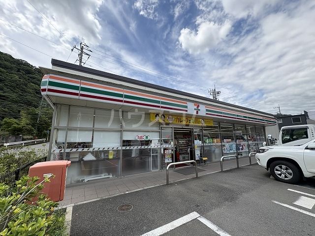 コンビニ　セブンイレブン秦野菖蒲店（コンビニ）まで306m
