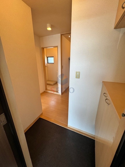 玄関　別部屋の参考写真になります