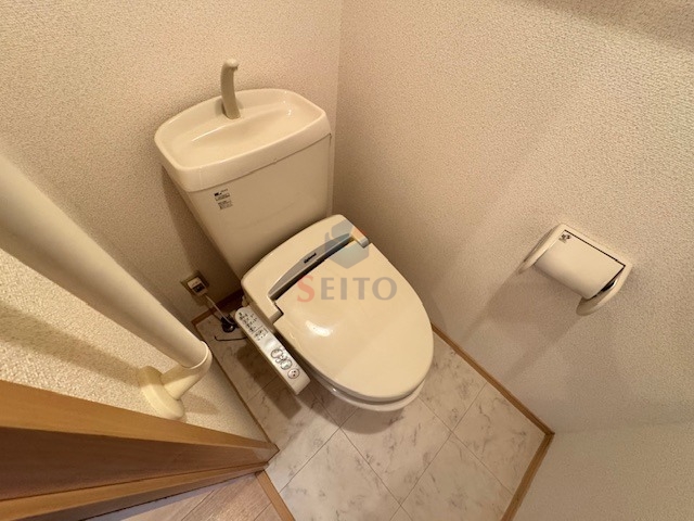 トイレ　別部屋の参考写真になります