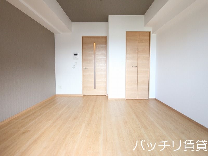 居室・リビング　別号室タイプの為、現状を優先致します。