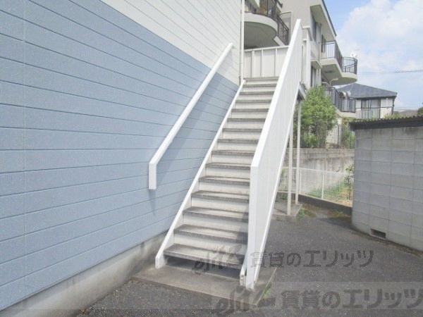 エントランス　階段