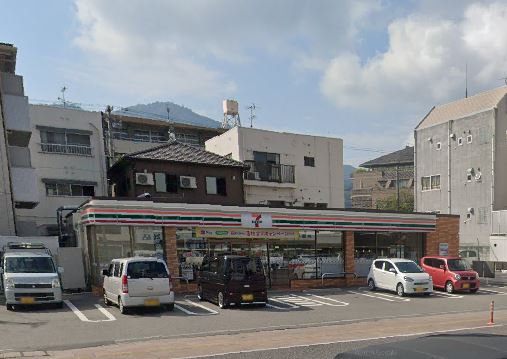 コンビニ　セブンイレブン 呉市本通5丁目店（コンビニ）まで214m