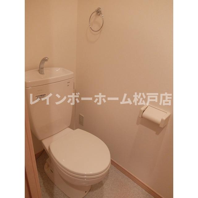 トイレ　清潔感のあるトイレです