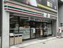 コンビニ　セブンイレブン麻布十番駅前店（コンビニ）まで63m