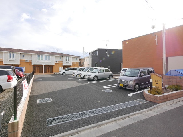 駐車場　★広々とした敷地内駐車場です★