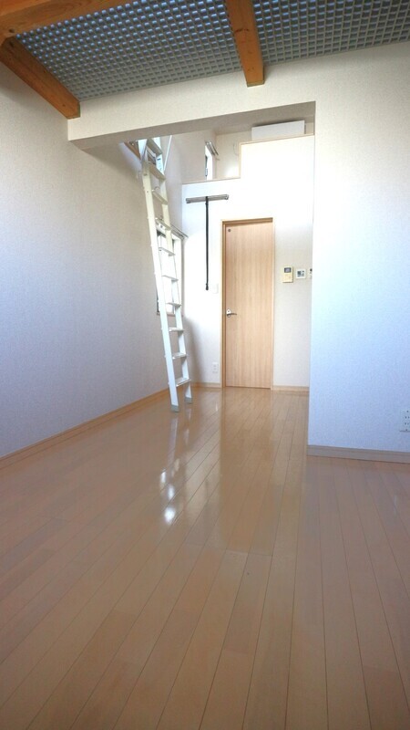 居室・リビング　別室参考写真です。