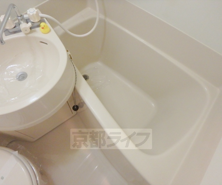 バス・シャワールーム　ゆったり浸かれるお風呂です。
