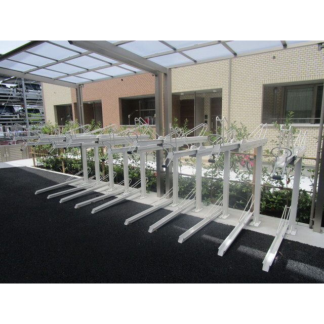 その他　屋根付き駐輪場