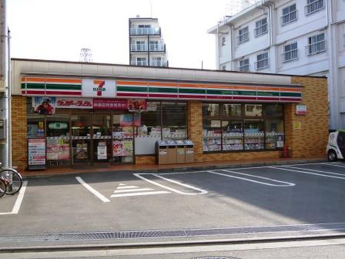 コンビニ　セブンイレブン世田谷若林４丁目店（コンビニ）まで300m
