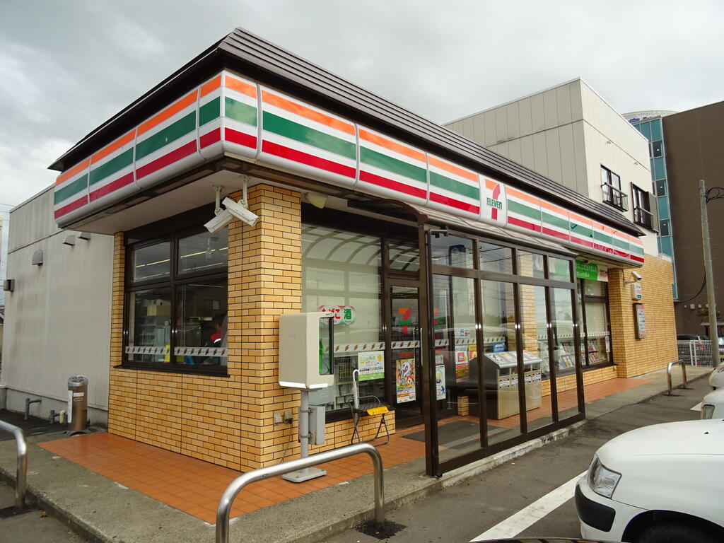 コンビニ　セブンイレブン白根大通黄金店（コンビニ）まで190m