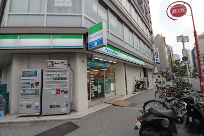 コンビニ　ファミリーマート 栄瓦通店（コンビニ）まで81m