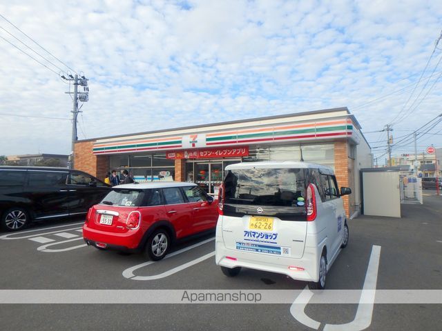 コンビニ　セブンイレブン（コンビニ）まで549m