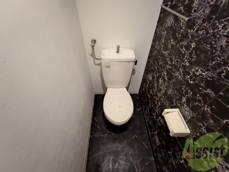 トイレ　こちらはトイレです。清潔感があり、安心して使用できます。