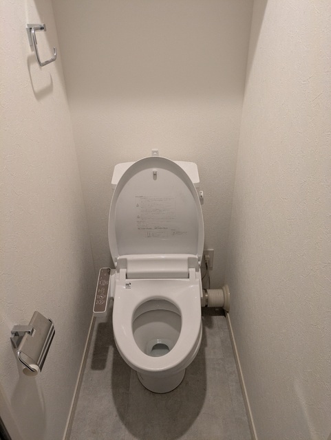 トイレ　☆クリーニング前の写真です
