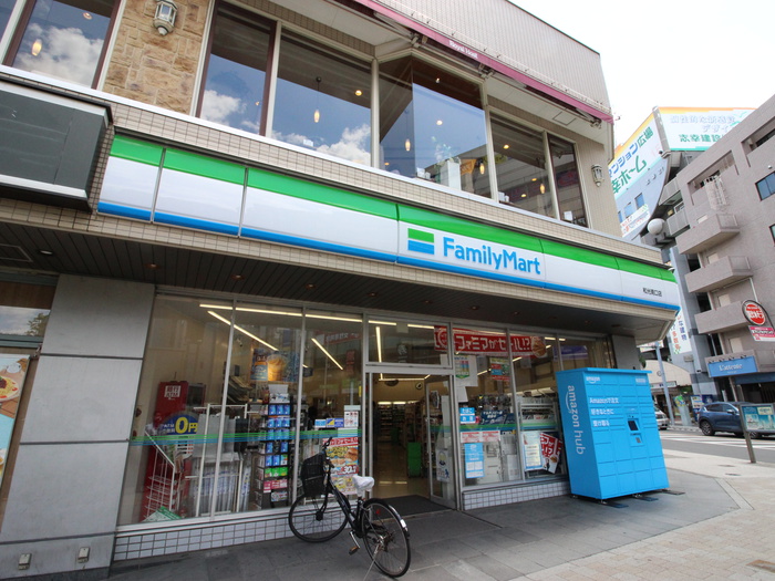 コンビニ　ファミリーマート（コンビニ）まで212m