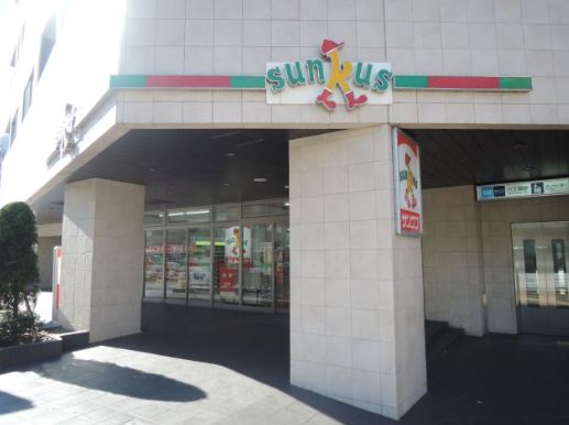コンビニ　サンクス 八丁堀駅前店（コンビニ）まで262m