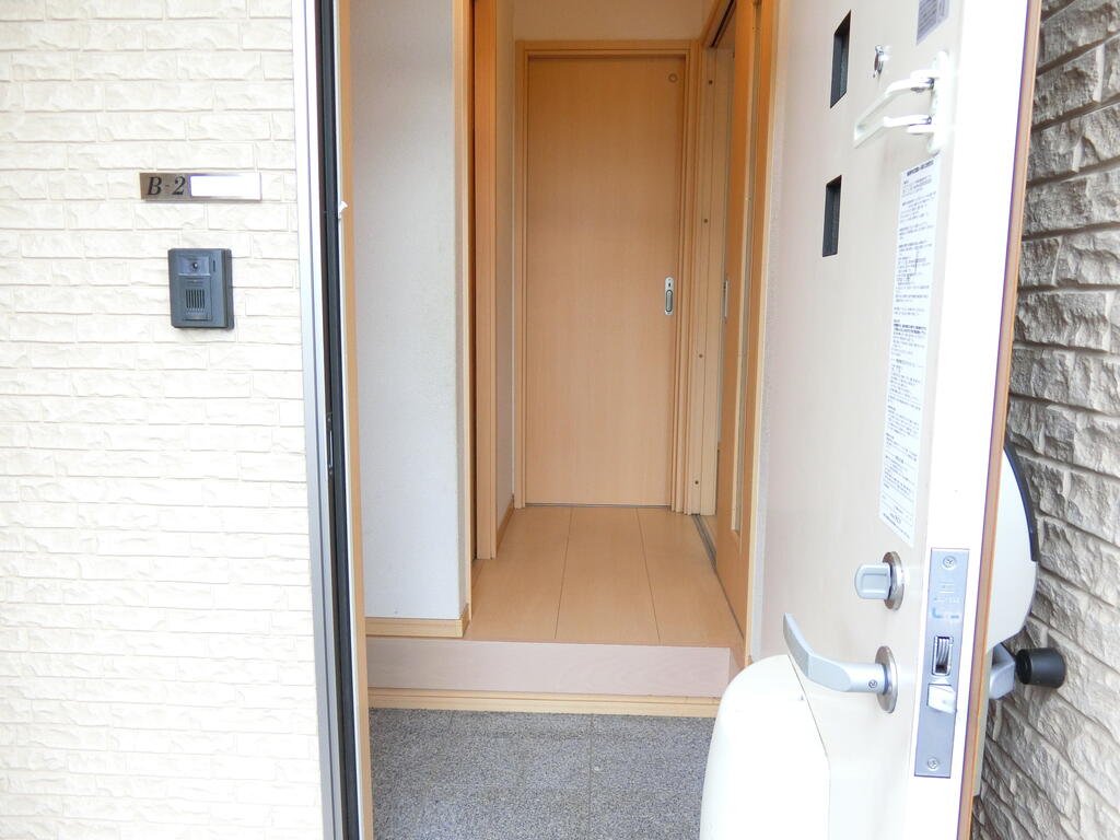 玄関　左右反転タイプ間取りの別部屋です。