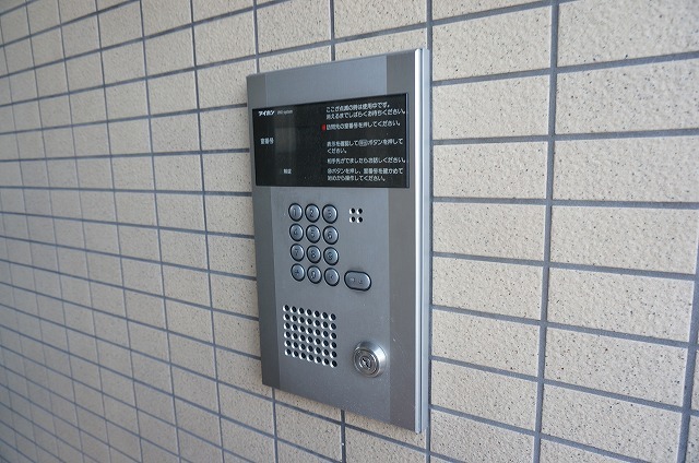 エントランス　女性にも安心のオートロック機能付♪