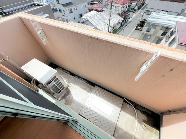 バルコニー　お天気のいい日は洗濯物も気持ちよく干せますね！