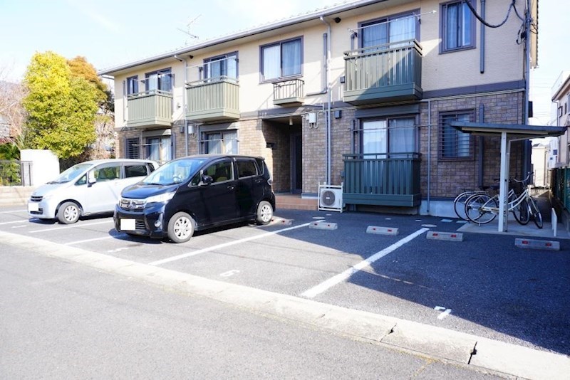 駐車場　敷地内駐車場（空き要確認）