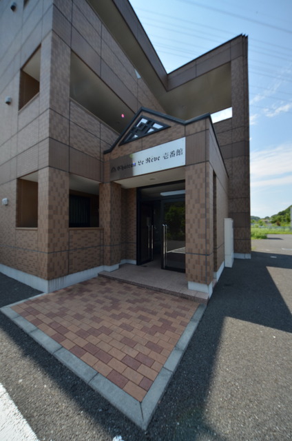 エントランス　★共用部分もしっかりお手入れされています★