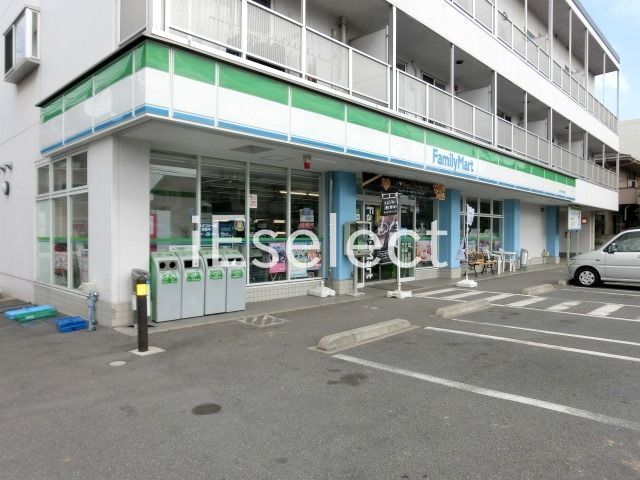 コンビニ　ファミリーマート登戸小学校前店（コンビニ）まで460m